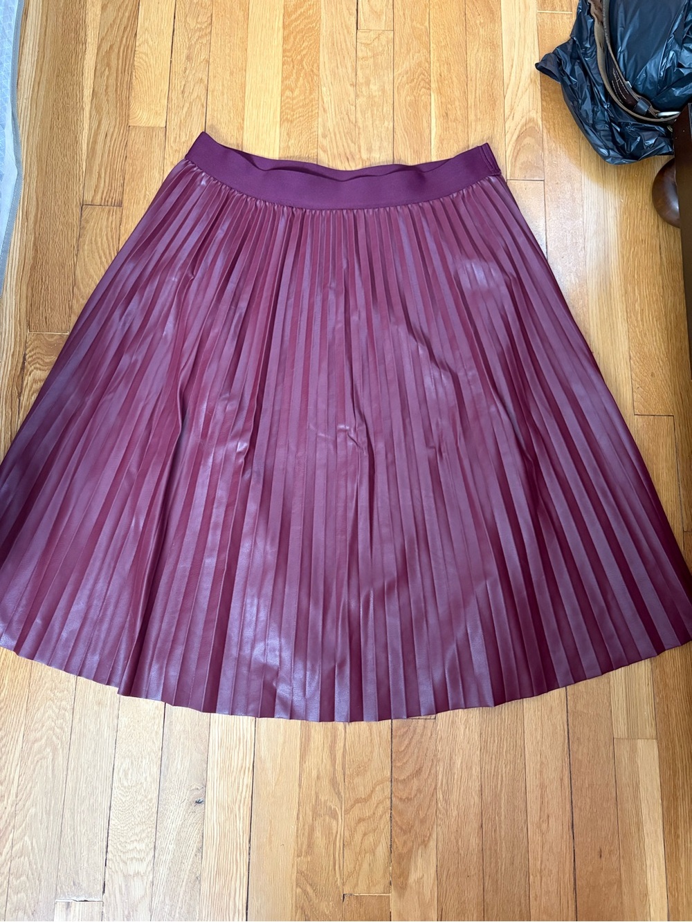Simply Vera Vera Wang Pleated Faux Leather Midi Skirt in Burgundy
